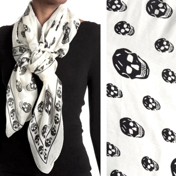 🆕 ALEXANDER MCQUEEN 100% Silk Signature Scull-Motif Scarf • Ivory & Black • NWT - Picture 2 of 5